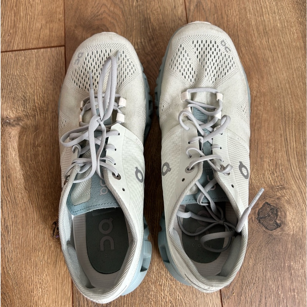 ONCLOUD shoes, size W9